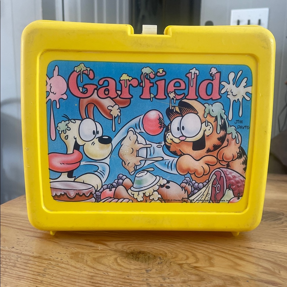 1978 Thermos Yellow Garfield Kids Lunchbox
